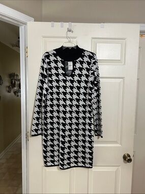 Black and White Houndstooth Long Sleeve Dress